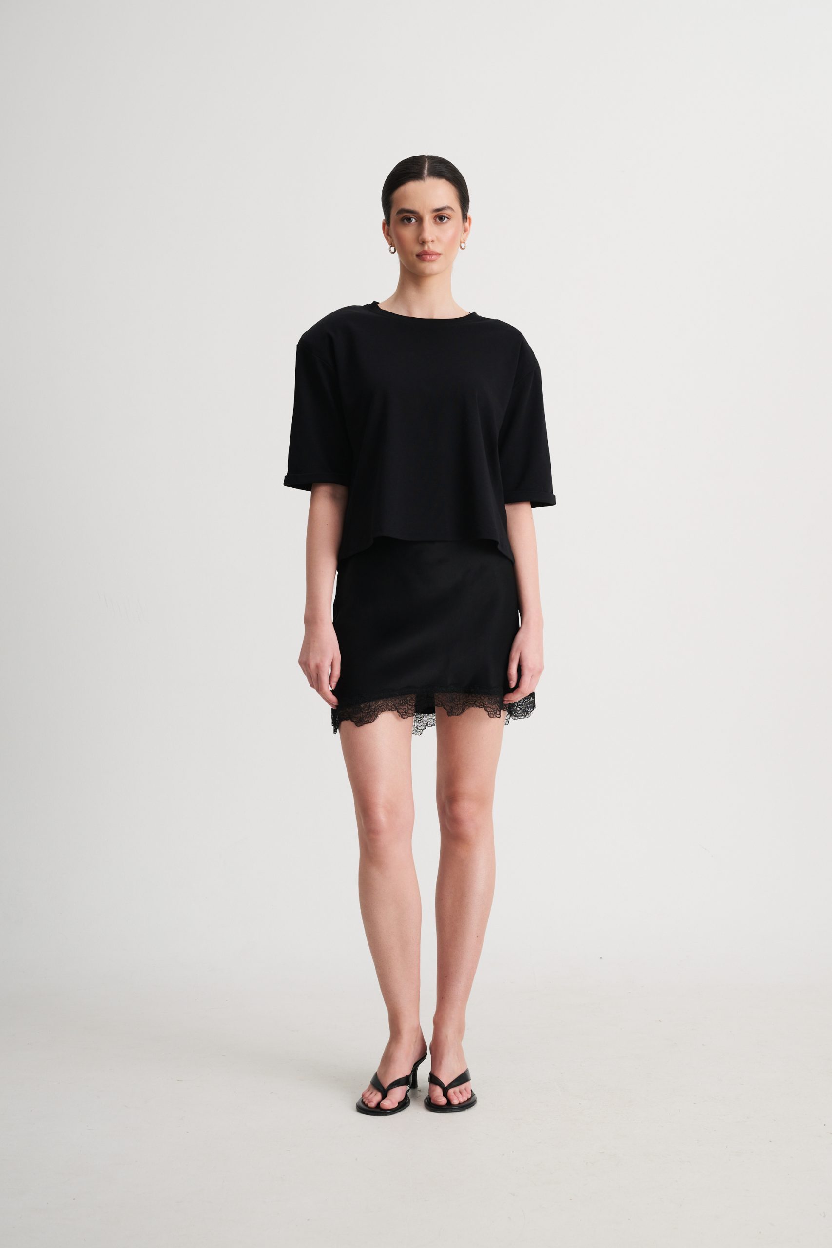 T-SHIRT Z PODUSZKAMI CLAIRE CZARNY