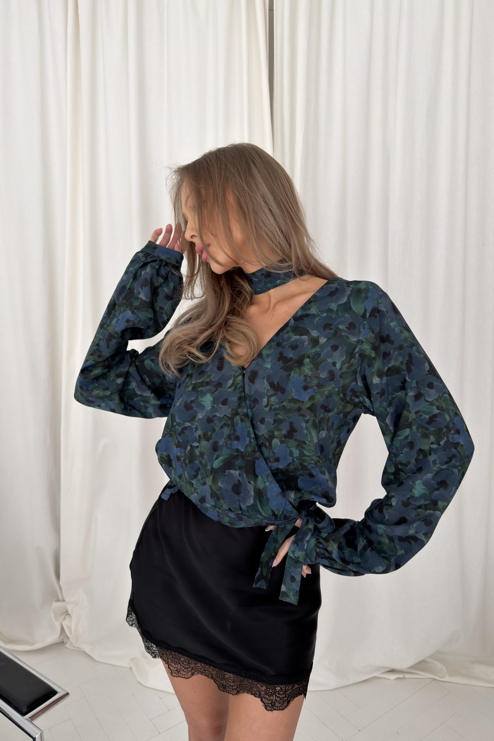 KOSZULA W KWIATY SOPHIE NIEBIESKA